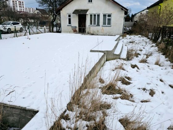 Продам будинок в Опришівцях  площею 75 кв м. зі всіма комунік Ивано-Франковск