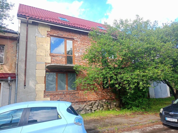 Півособняк з частковим ремонтом  по вул. Бандери - фото 1