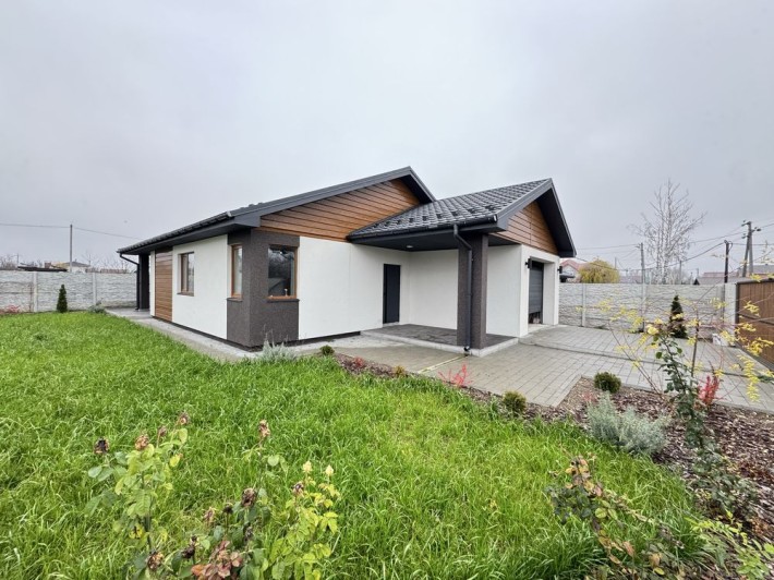 Продаж БУДИНОК в Борисполі  з гаражем та ділянкою 5 соток - фото 1