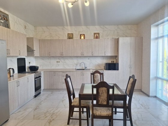 Будинок 90м РЕМОНТ документи на все +5 соток озеленення  м.Бориспіль Бориспіль