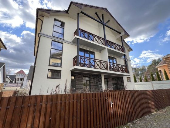 Центр, 5 хв. пішки, 191,4 кв.м Бровары