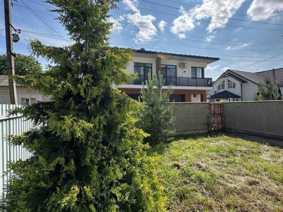 Продаж ЗДАНОГО дуплекса з Гаражем неподалік центру 2.5сот землі. Івано-Франківськ