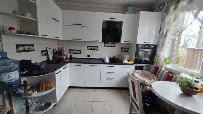 Р-н 6 школа!!! ЖИЛИЙ   85 кв.м. з МЕБЛЯМИ - фото 1