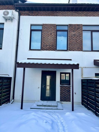 Готовий таунхаус з частковим ремонтом в місті Ірпінь, район Стоянка. - фото 1