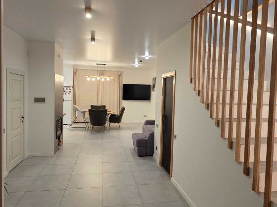 Будинок з каміном, басейном та банька Бровары