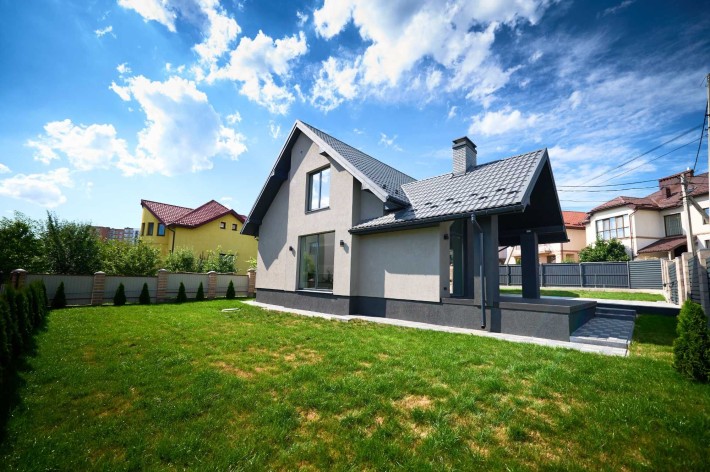 Будинок з дизайнерським ремонтом - фото 1