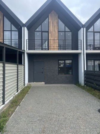 Якісний і стильний таунхаус з продуманим планування - фото 1