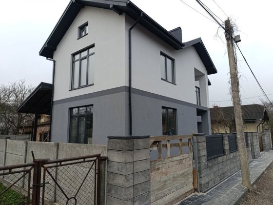 Продам будинок та землю Ивано-Франковск