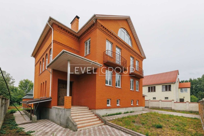 "Триповерховий будинок з підвалом: якість і продуманість" - фото 1