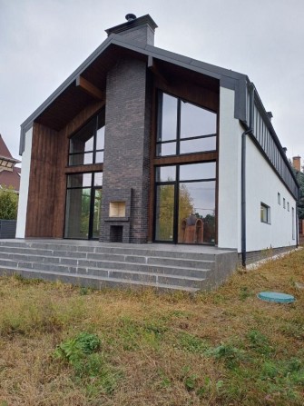 Сучасний Барнхаус 239 м² у центрі Іванковичів - фото 1