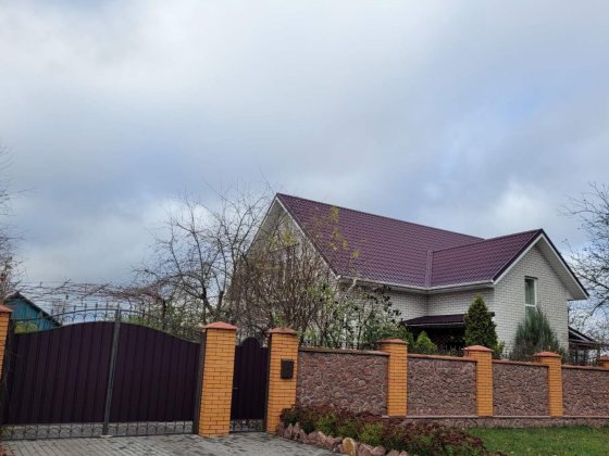 Двоповерховий житловий будинок в с. Літки Літки