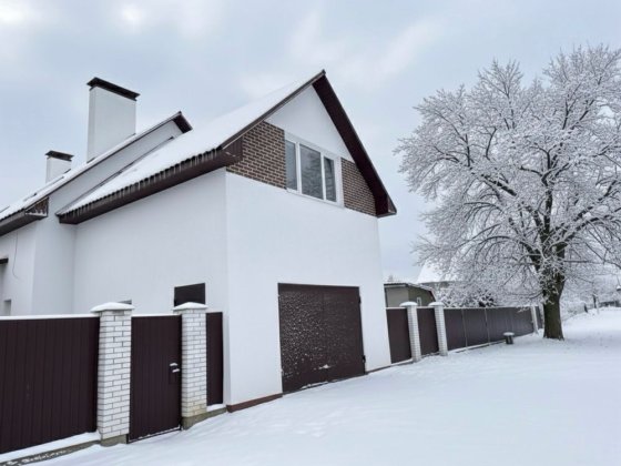 Теплий будинок є газ і світло від  Власника  20хв від Києва автономний Лютеж