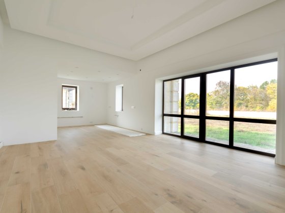 Будинок з ремонтом 376 кв.м. 28 сот. с. Мархалівка. Київ 15 км Мархалівка