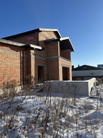 Шикарний дом біля озера та лісу, передмістя Києва - фото 1