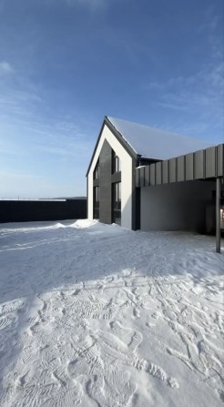 Продаж приватного будинку з навісном для авто - фото 1