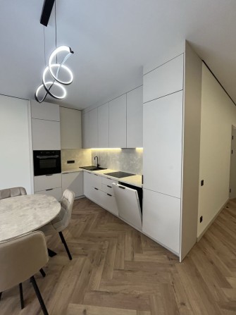 Комфортний будинок з ремонтом в котеджному містечку - фото 1