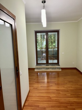 Будинок 3пов, 230м2, 6кім., с. Нові Безрадичі, Київ 20км, Обухів 10км - фото 1