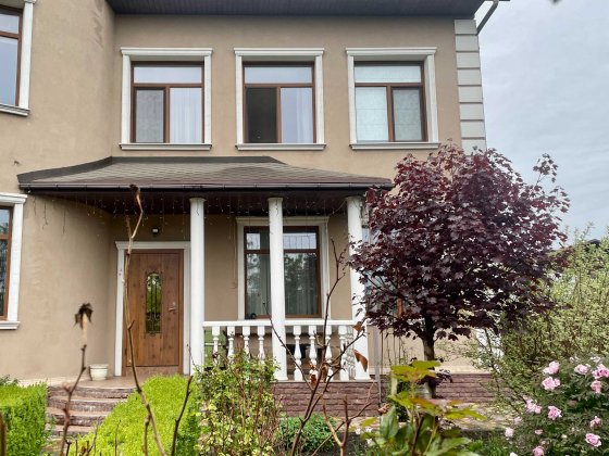 Цегляний будинок. Село Нове, 10 км від Теремків. Новое