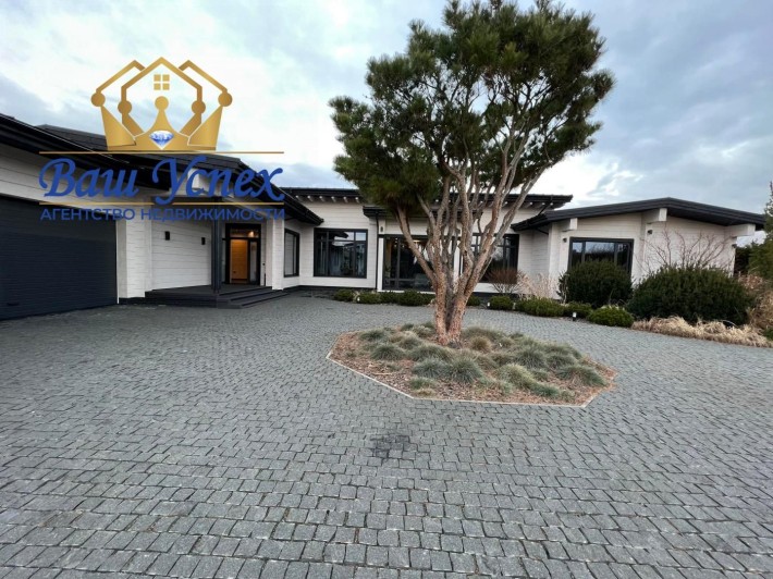 Продажа современного дома в городке с выходом на озеро. - фото 1