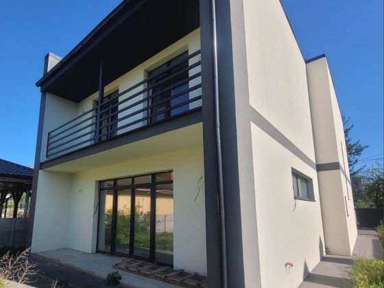 Міське ОЗЕРО ГОТОВИЙ  2-х поверховий будинок з гаражем Івано-Франківськ