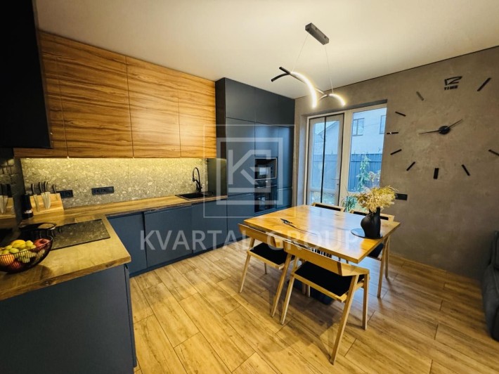 Продаж двоповерхового дуплексу з новим ремонтом в класній локації - фото 1