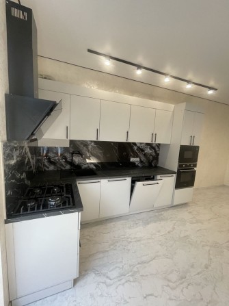 Продам таунхаус в Бучі з новим ремонтом, окремий двір 122.000 $ - фото 1