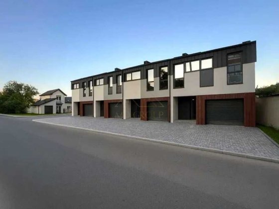 Сучасний Таунхаус з гаражем в місті,центральна частина. Івано-Франківськ