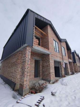Будинок дуплекс 132 м² 2,5сот гараж (газ) балкон всі міськ комунікації - фото 1