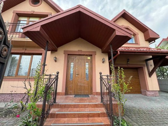 Продаю Будинок з ремонтом, меблями та зручним розташуванням!!! Івано-Франківськ