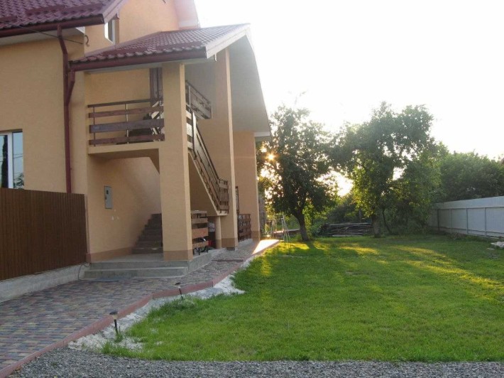 Частина двоповерхового будинку (2 поверх) з власною ділянкою 4 сотки - фото 1