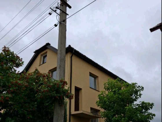 Просторий сімейний будинок біля річки з терасою та гаражем Ивано-Франковск