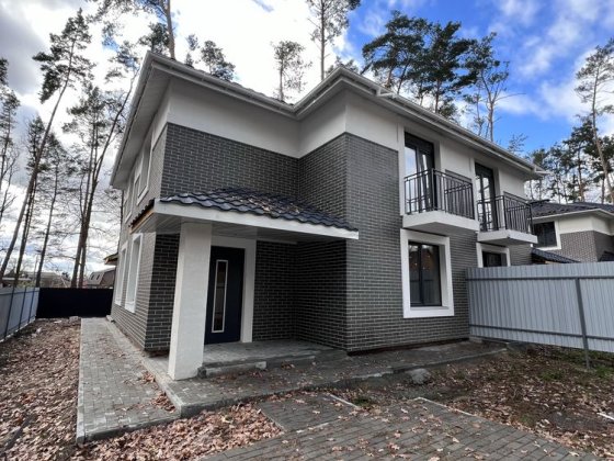 Дуплекс біля лісу Буча