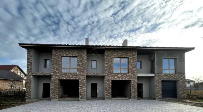 Продається таунхаус, в.Коновальця - 137м2 з гаражем та ділянкою. - фото 1
