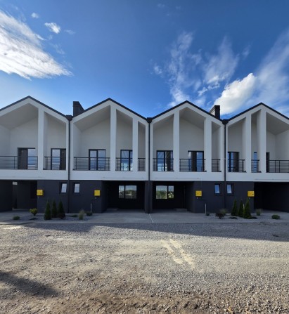 Продаж таунхаусів в районі Військбуду навпроти парка Олек - фото 1