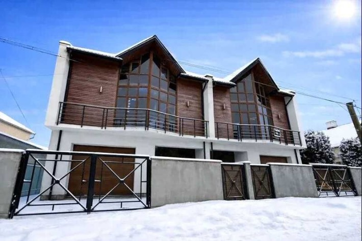 Дуплекс в ЦЕНТРІ міста 274м2 - фото 1