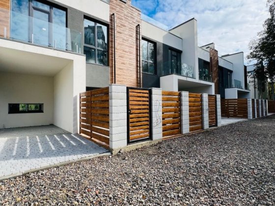 Таунхаус з видом на міське озеро Івано-Франківськ