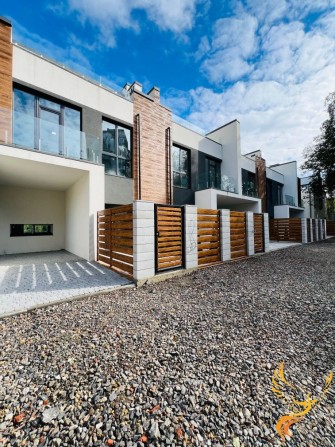 Таунхаус з видом на міське озеро - фото 1