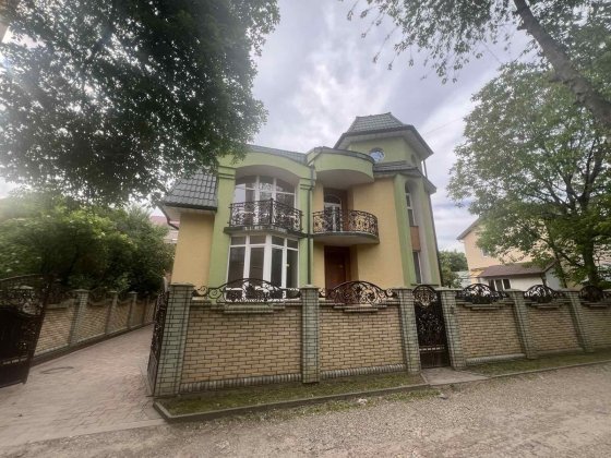 Продається будинок в центрі міста Івано-Франківськ