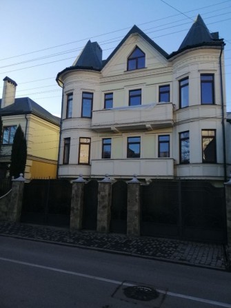 Продам особняк в центрі Івано- франківська - фото 1