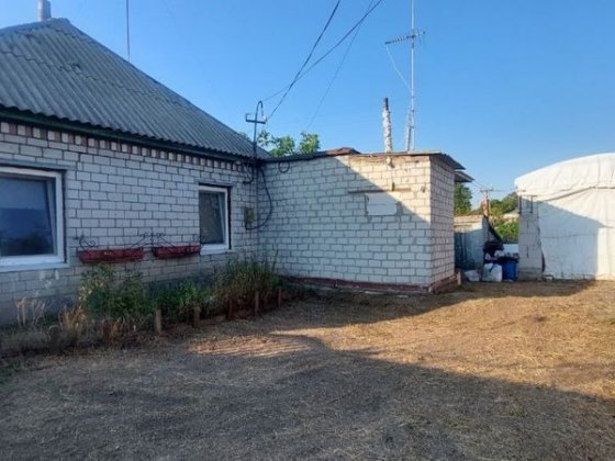 Продам частину будинку с.Садки ( від Кременчука  1 км)