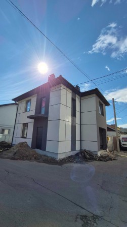 Продається сучасний особняк у центральній частині міста! - фото 1