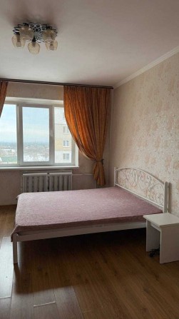 Окрема кімната в оренду у 3-х квартирі м. Вишгород, вул. Шкільна 7. - фото 1