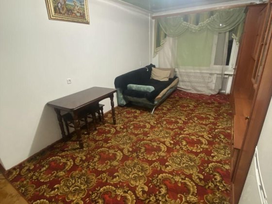 Кімната в сімейному гуртожитку на Дружбі