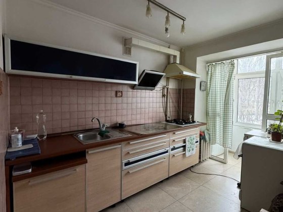 Здається кімната по вулиці Героїв Майдану (біля ТЦ Майдан) Чернівці