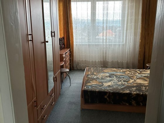 Здам кімнати ( поверх)  у 3-х поверховому будинку,