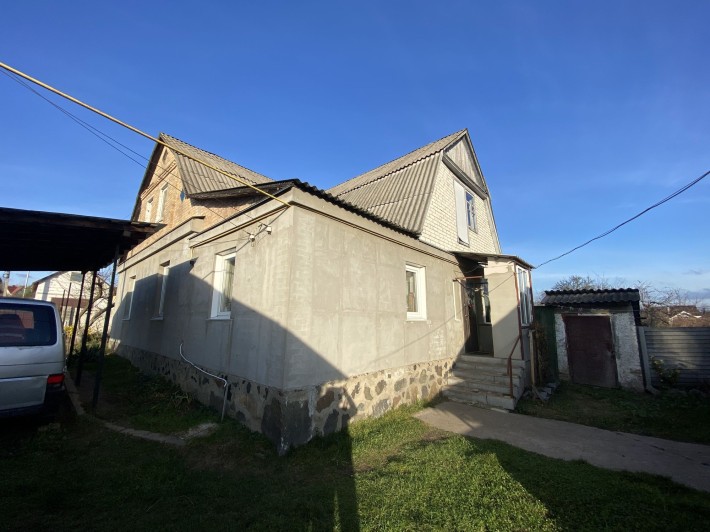 Будинок з газом, свіжий ремонт. Ділянка 40 соток! 15 хв. до Києва! - фото 1