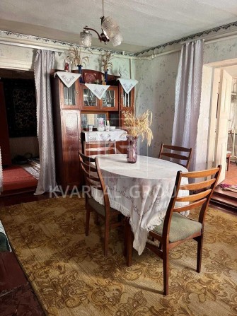 Продаж ½ частини будинку, що розташований в ЦЕНТРІ  с. Петрушки - фото 1