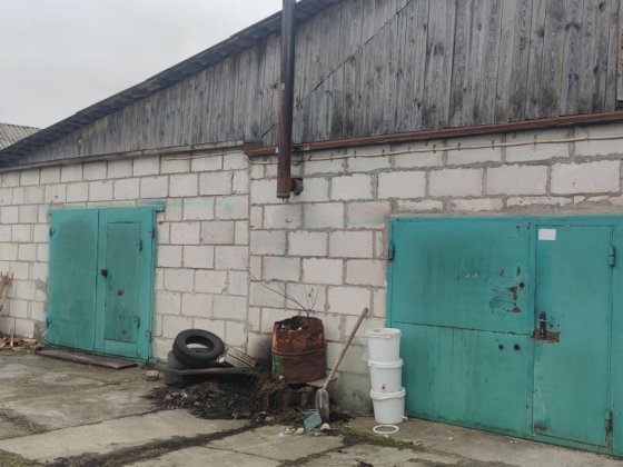 Продам земельну ділянку з приміщенням Плесецьке