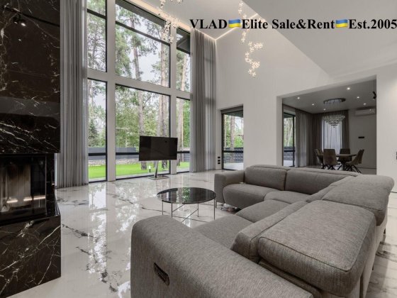 Конча-Заспа. Козин. Плюти. Новий сучасний будинок в лісовій частині. Плюти