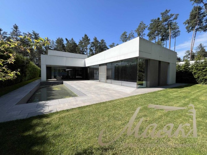 Продажа дома, 305 м2 с бассейном, участок 11 соток, Плюты - фото 1